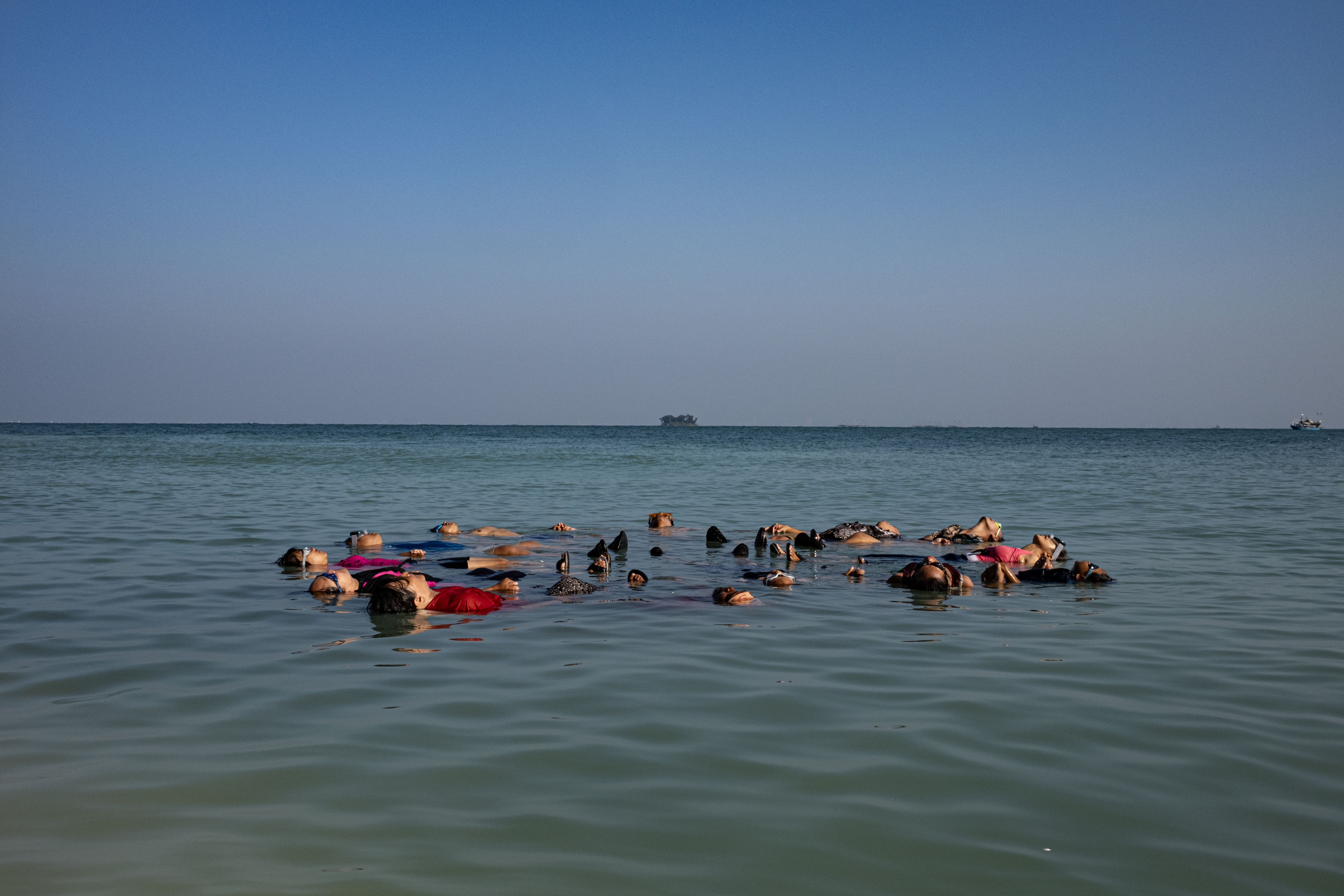 Floating bodies in water